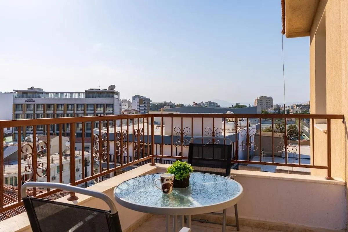Ani'S Stylish Studio W Terrace In 拉纳卡 公寓