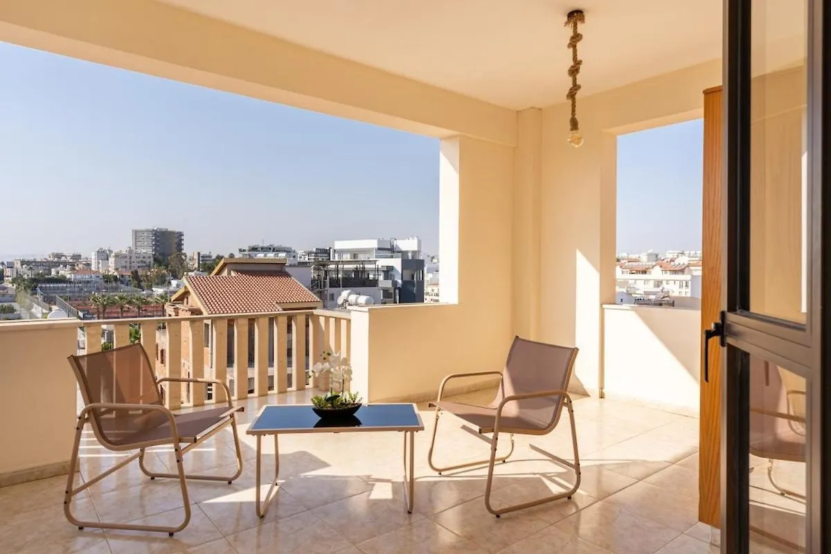 Ani'S Stylish Studio W Terrace In 라르나카 아파트